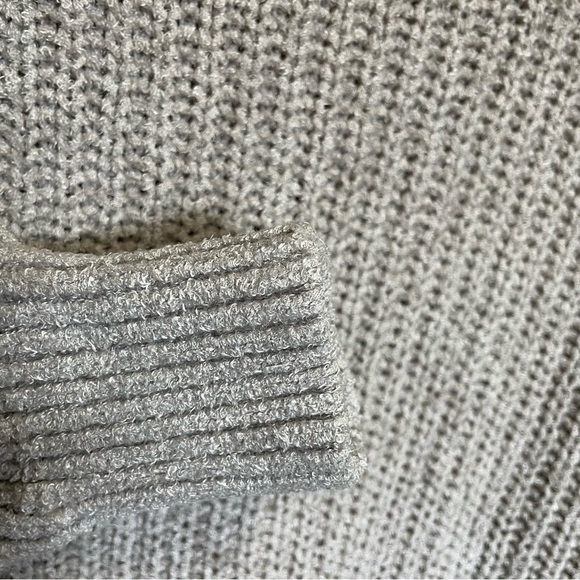 Wilfred Aritzia Beige Essentials Chenille Crew Neck Sweater Women’s XS - Picture 3 of 8